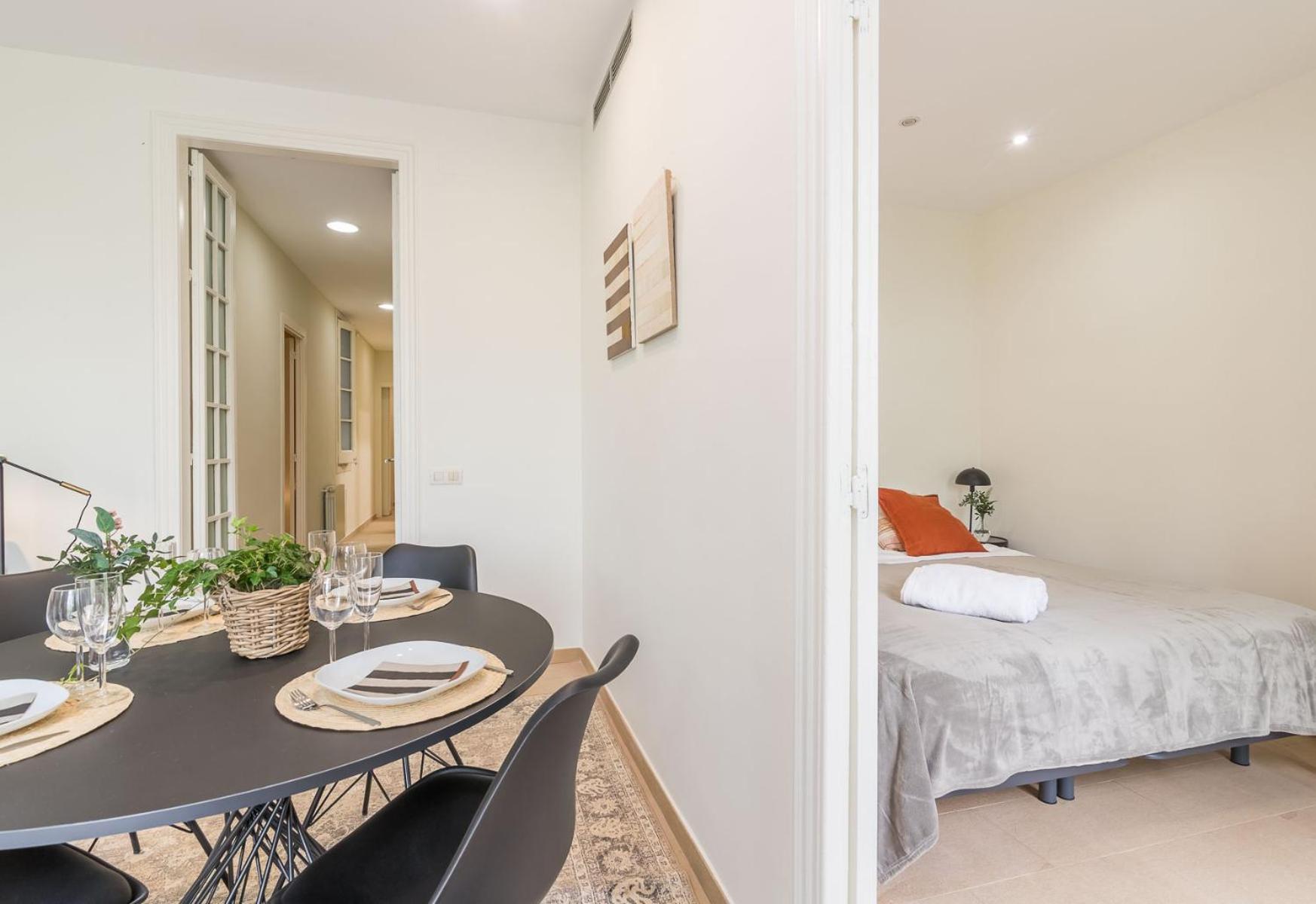 My Space - Spacious And Modern Near The Hospital Clinic * Barcelone